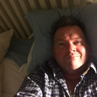 Chat with Homealone on Meet in Chat